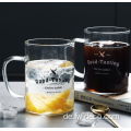 Farbige Glas -Teetassen mit Kaffeetassen